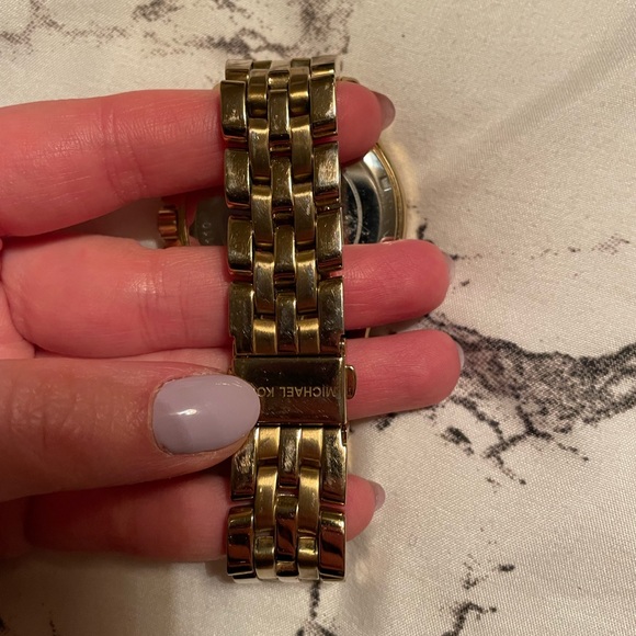 Watch - Picture 3 of 5